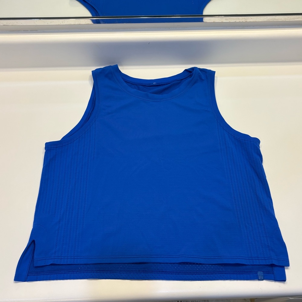 Lululemon Women's Blue Crop top Train To Be Tank Top Breathable Knit Size Small